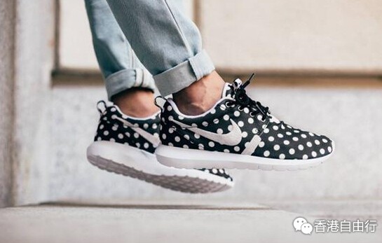 香港时尚鞋：风格太沉闷？不妨试下Nike黑白波点Roshe Run