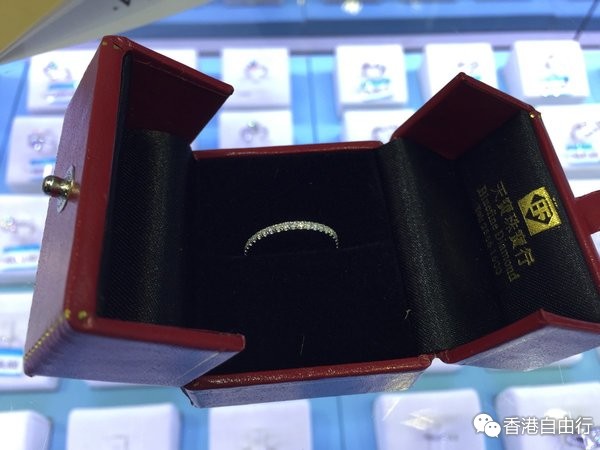 香港晒货：HK买BLUE家闪闪、施巴、NIKE运动鞋等