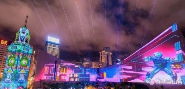 好看又好玩！香港「闪跃维港」3D光雕汇演登场