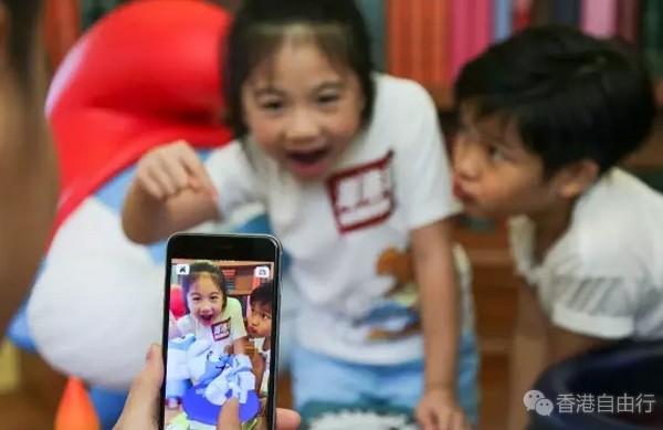 「蓝精灵‧十分劲！」全新AR互动体验 随时随地体验「蓝精灵」时刻