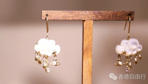 香港时尚：Vivienne Westwood招牌星球元素首饰