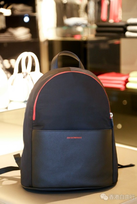 香港时尚：Emporio Armani推出专为鸡年打造的别注系列