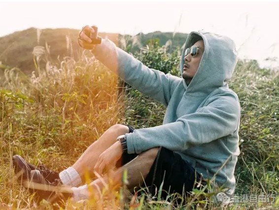 香港购物：余文乐最爱的竟然是这两双鞋！Madness 与滑板鞋品牌 VANS 共同推出了联名鞋款