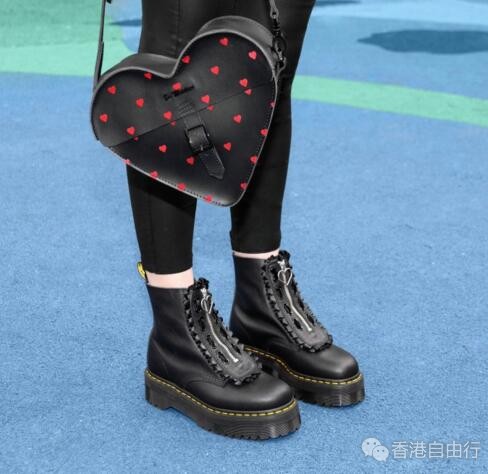香港时尚：Dr.Martens与英国品牌LAZY OAF推出联乘系列