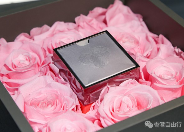 香港购物：roseonly为你准备了鲜花玫瑰、永生玫瑰以及玫瑰珠宝饰品等一系列产品