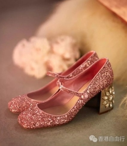 香港购物：新年的活力步调 Miu Miu缪缪2018年水晶女鞋新款系列