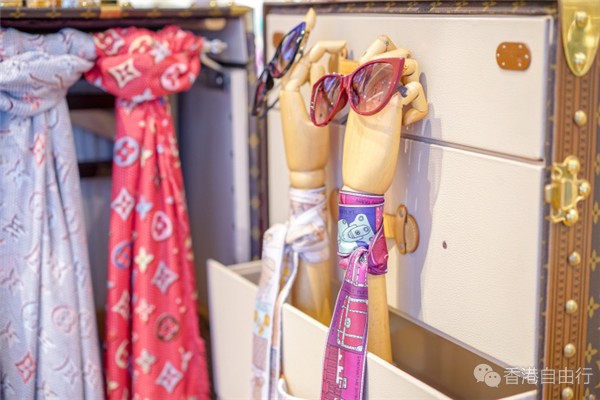 香港时尚：Louis Vuitton路易威登 推出一系列纯丝方巾及围巾