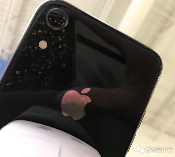 苹果6.1英寸iPhone新谍照 背面摄像头似乎更大了