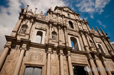 澳门今年暑期旅客增长5% 26日大三巴街挤满旅客