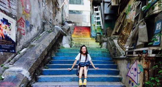 拍照打卡必去点！香港苏杭街，一条童话般的彩虹楼梯！