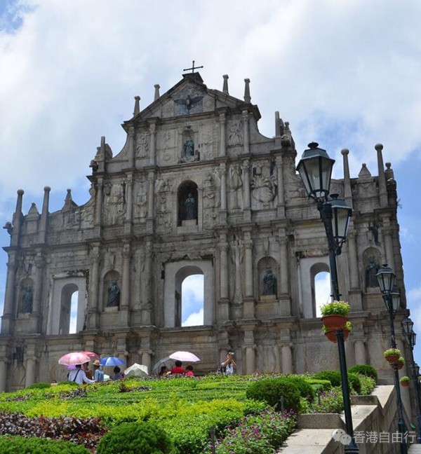 游客注意！澳门大三巴牌坊13日除草暂停对外开放