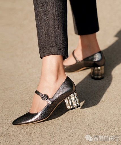 香港购物：Salvatore Ferragamo菲拉格慕全新Refracted钻石跟鞋履系列