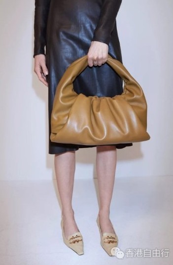香港购物：Bottega Veneta 2020早春THE SHOULDER POUCH手拿包