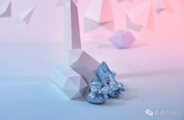 香港购物：Melissa与《冰雪奇缘2》合作 设计出既高贵又甜美鞋款