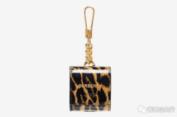 Burberry 为苹果 AirPods 耳机推出豹纹漆皮保护套