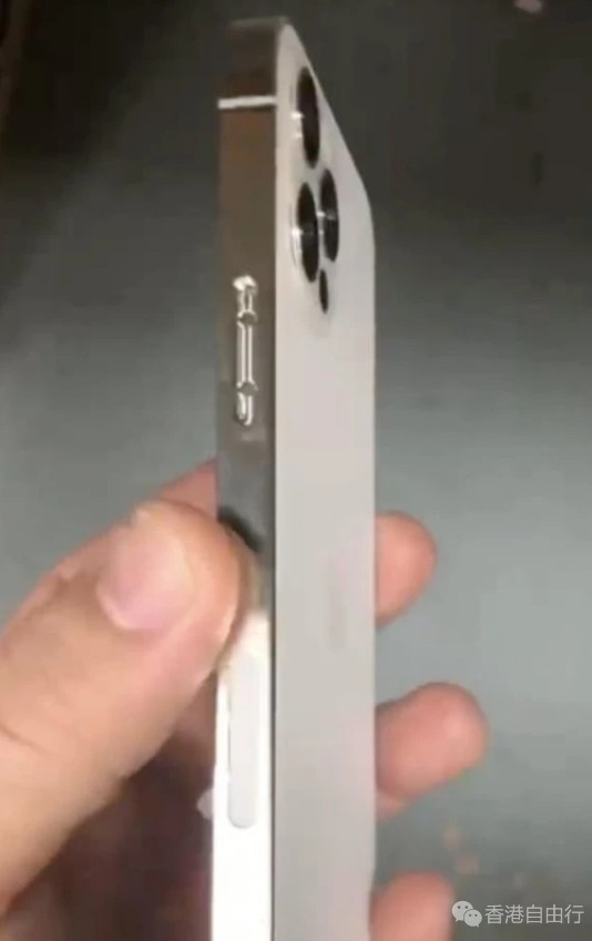 疑似iPhone 12 Pro真机曝光 iPhone 4那味儿太冲