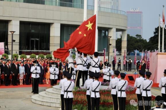香港特区于金紫荆广场举行国庆72周年升旗仪式