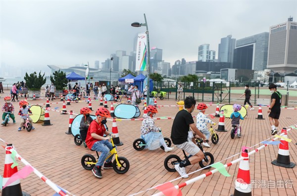 免费借单车游海滨！中环湾仔海滨设行人共享单车径　朝9晚9开放