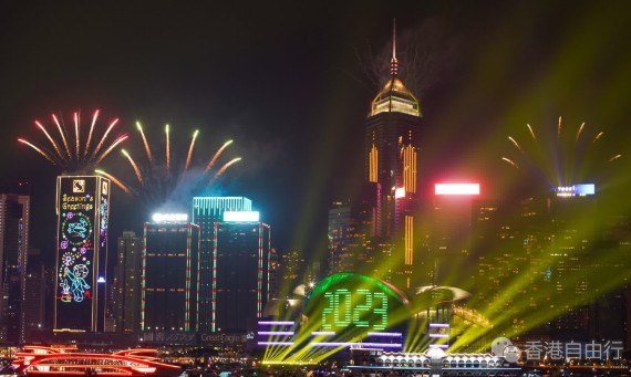 维港两岸33万人观烟火汇演　跨年倒数全球直播覆盖30亿人次