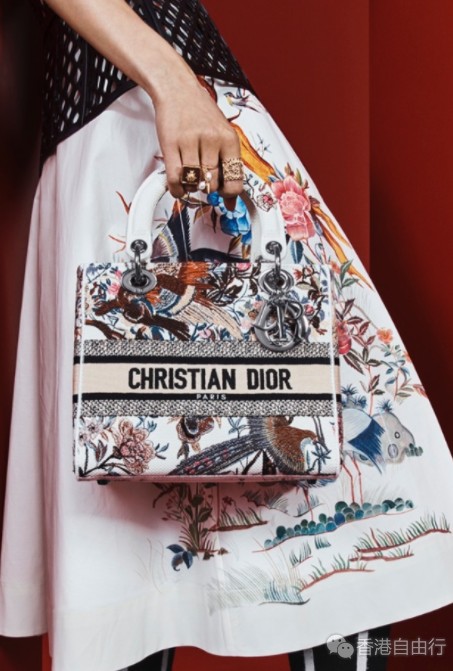 香港购物：Dior Book Tote 充满诗意和异国风情的高级感！