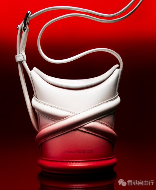 香港购物：AlexanderMcQueen 呈现2023兔年限定系列