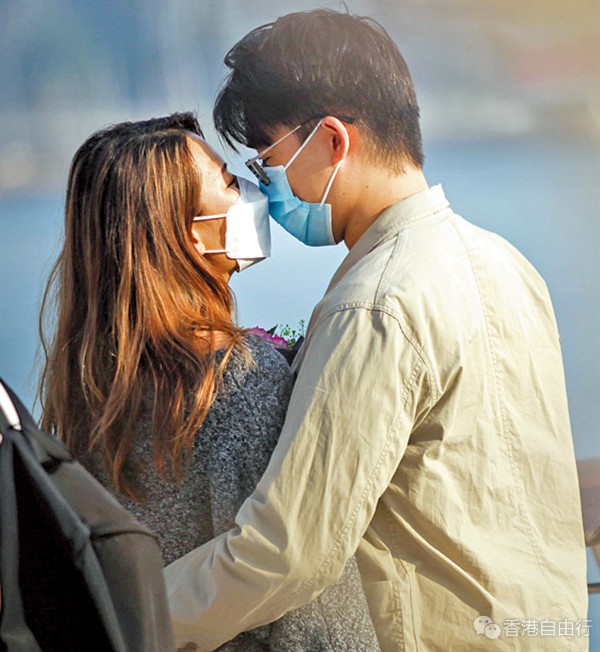 复常首个情人节　情侣报复式庆祝