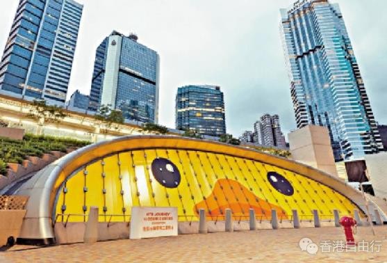 黄鸭出没！金钟站E出口等你“打卡”