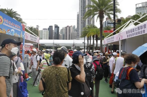 家乡市集今维园开锣 市民拉购物车“血拼”