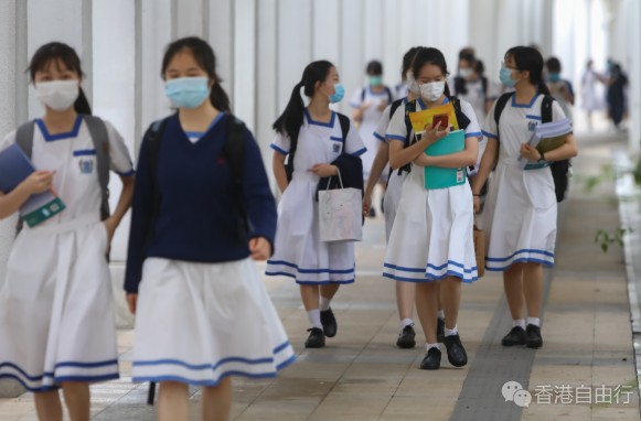 内地旅客热捧穿港校服打卡　教育局：非学生不宜穿