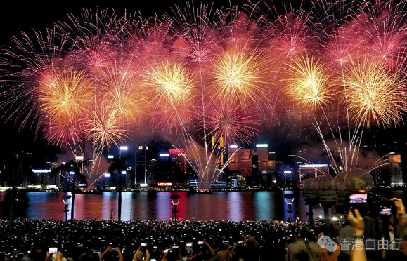 阔别五年国庆烟花将重临香江　业界料带动约50万人出夜街