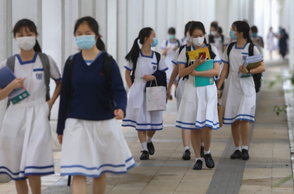 调查指疫后复课逾半学生现抑鬱　逾5成人认为戴口罩可提升安全感