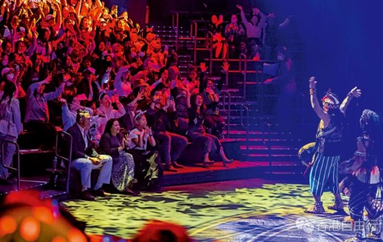 李嘉诚基金会伙迪士尼 招待4000外佣游乐园