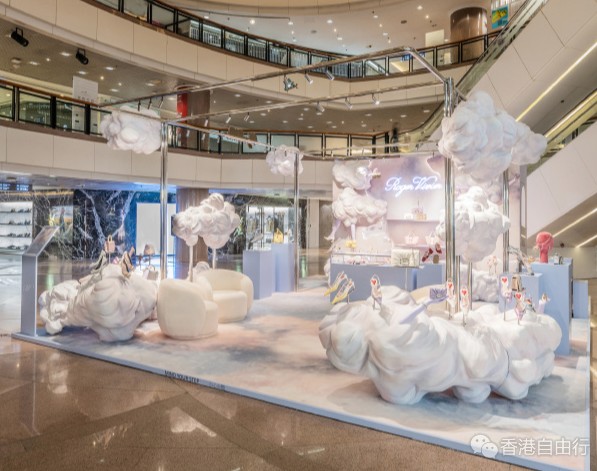 香港购物：RogerVivier_在港威商场大堂II开设「Candy Clouds期间限定店」