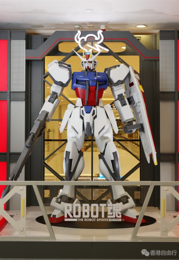 2.3米高的强袭高达现身香港海港城LCX