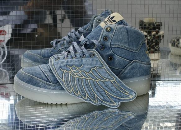 阿迪达斯三叶草系列推出  2012全新鞋款抢先看