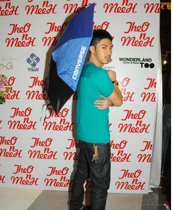 香港杂志《新Monday》送CONVERSE x 8骨超轻鸳鸯伞