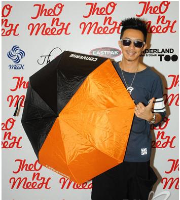 香港杂志《新Monday》送CONVERSE x 8骨超轻鸳鸯伞