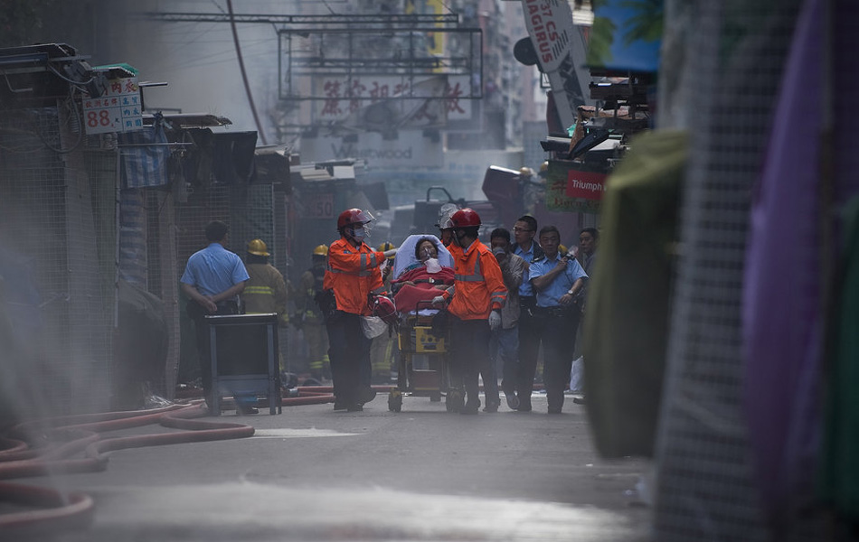 香港旺角突发大火 已致9人遇难34人受伤