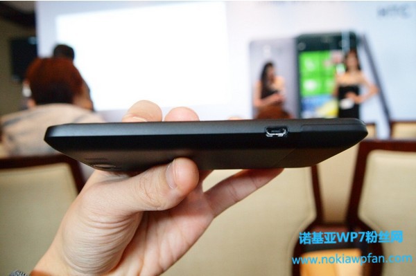[多图+视频]搭载Mango系统的新机 HTC Titan在香港发布