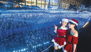 圣诞来临，香港灯饰流光溢彩