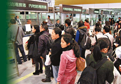 香港迎圣诞元旦出入境高峰 增调人手目测孕妇