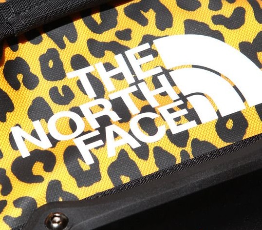 去香港 必买Supreme x The North Face豹纹luggage case