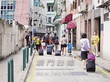 澳门新控烟法即将生效 旅客吸烟拒罚难再入境