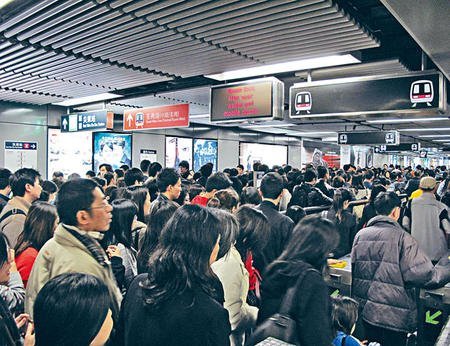 香港地铁再次发生故障 逾千名乘客被困数分钟