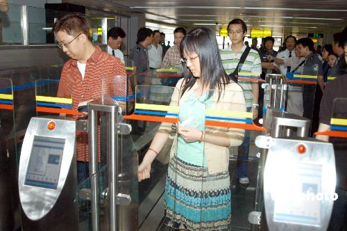 香港入境服务处：内地旅客访港“e道”正式开通
