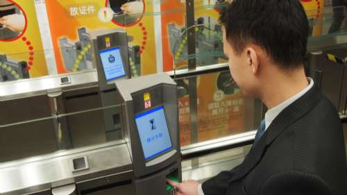 香港“e道”开通两天服务逾2万人 内地旅客称赞