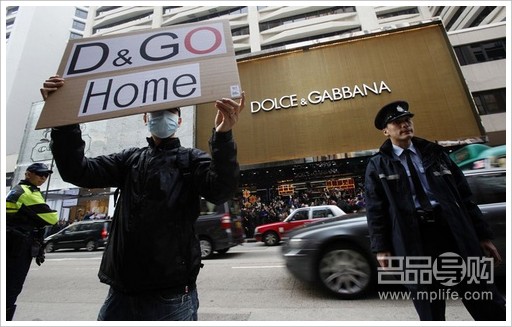 D&G香港分店禁止门前拍照千人抗议
