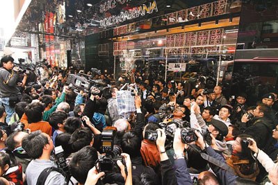 D&G回应香港市民抗议拍照 强调重视亚洲市场