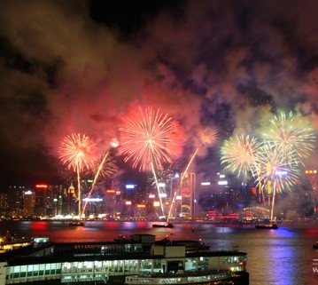香港：“龙珠献瑞万家欢” 烟花贺岁庆龙年