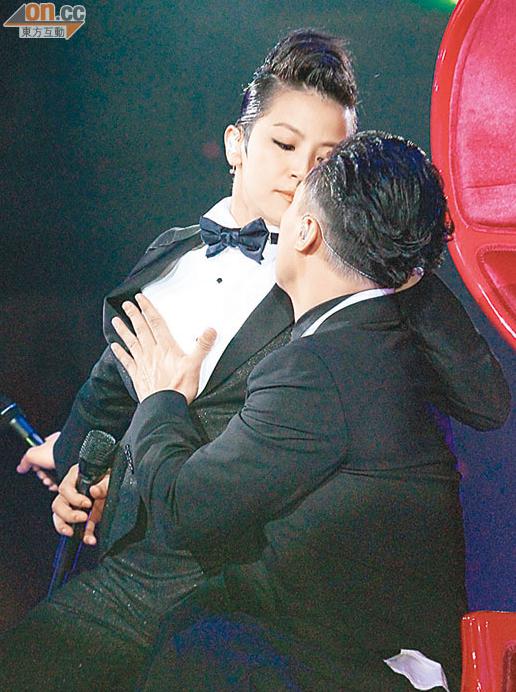 而陈奕迅的老婆和女儿也在